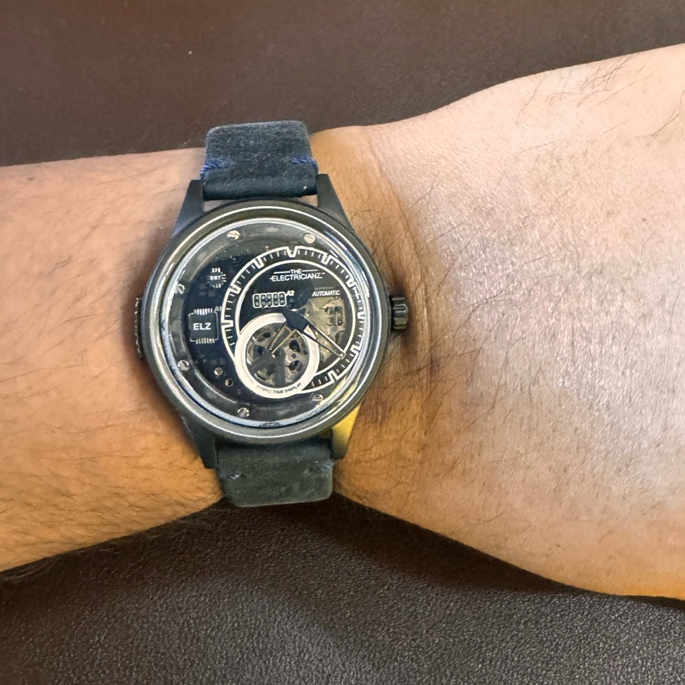 The Electricianz Hybrid Mechanical E-Gun 43 mm watch in gunmetal (ZZ-BIC/07-CLB)